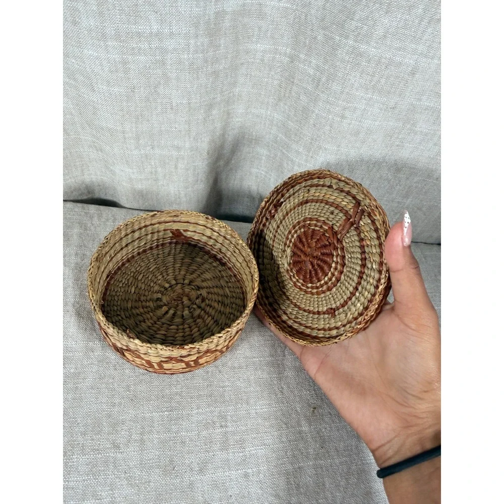Woven Trinket Basket Good Vintage Boho Handcrafted Straw Round with Lid